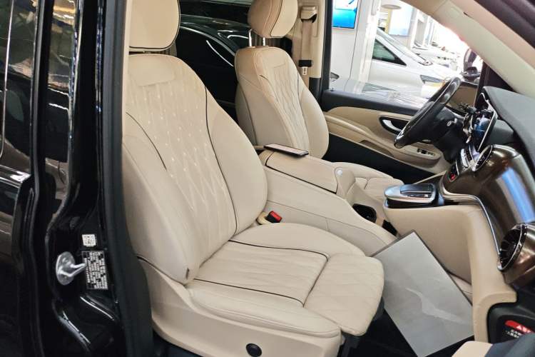 Used Mercedes-Benz V-Class 2022 V 260 Avantgarde Edition Right Front Seat