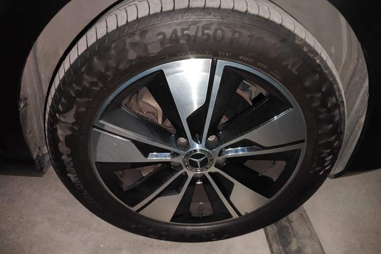 Used Mercedes-Benz V-Class 2022 V 260 Prestige Edition Right Front Wheel Hub