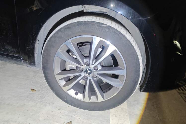 Used Mercedes-Benz V-Class 2022 V 260 Avantgarde Edition Right Front Wheel Hub