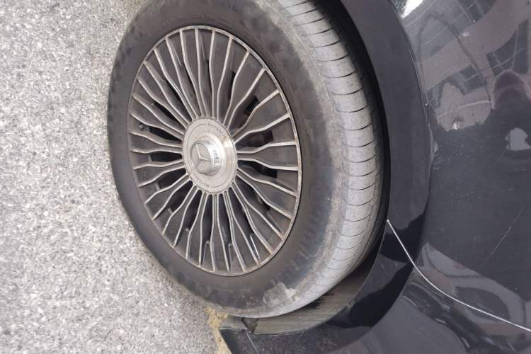 Used Mercedes-Benz V-Class 2022 V 260 Avantgarde Edition Right Front Wheel Hub