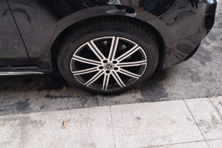 Used Mercedes-Benz V-Class 2022 V 260 L Long-wheelbase Luxury Edition Right Front Wheel Hub