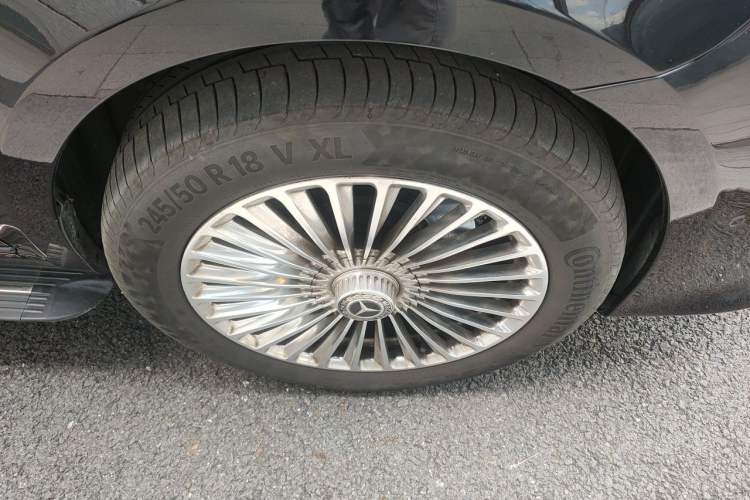 Used Mercedes-Benz V-Class 2022 V 260 L Long Wheelbase Prestige Edition Right Front Wheel Hub