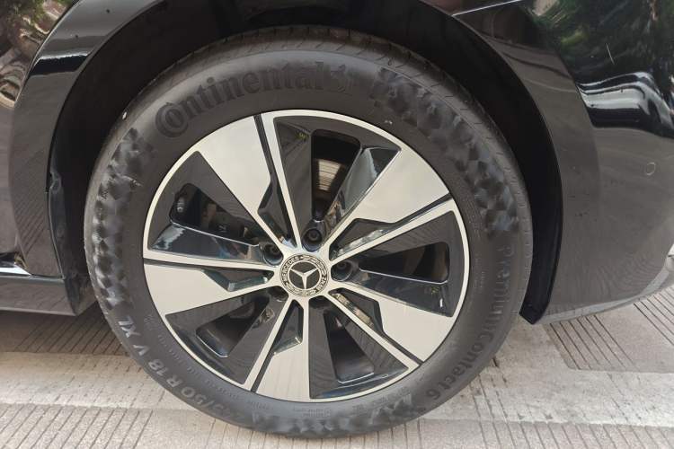 Used Mercedes-Benz V-Class 2022 V 260 Prestige Edition Right Front Wheel Hub