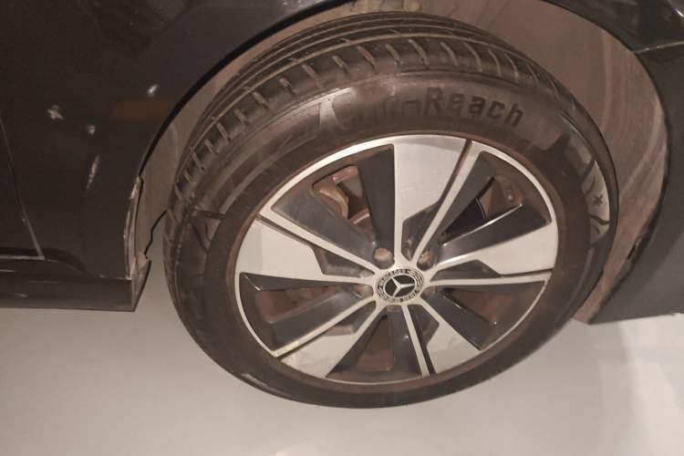 Used Mercedes-Benz V-Class 2022 V 260 Prestige Edition Right Front Wheel Hub