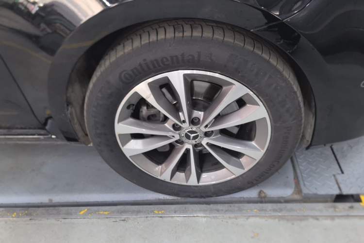 Used Mercedes-Benz V-Class 2022 V 260 Avantgarde Edition Right Front Wheel Hub