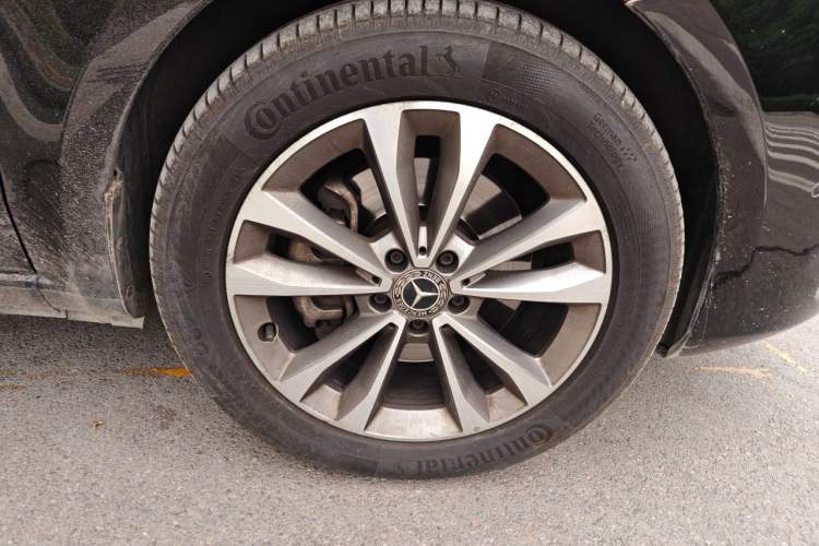 Used Mercedes-Benz V-Class 2022 V 260 Avantgarde Edition Right Front Wheel Hub