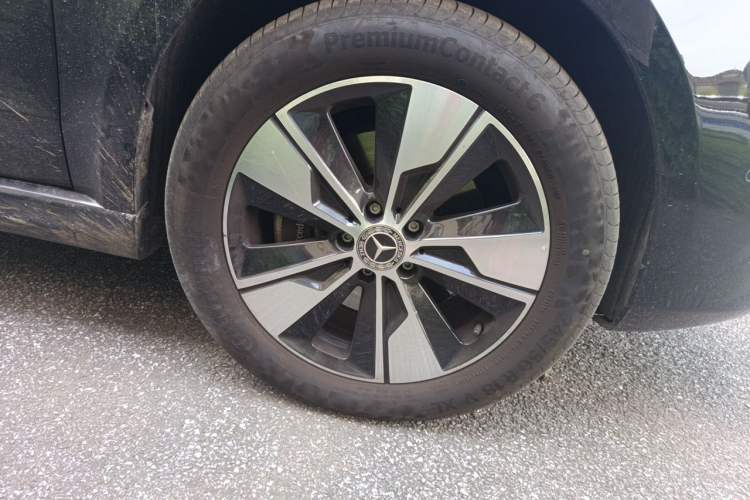 Used Mercedes-Benz V-Class 2022 V 260 Prestige Edition Right Front Wheel Hub