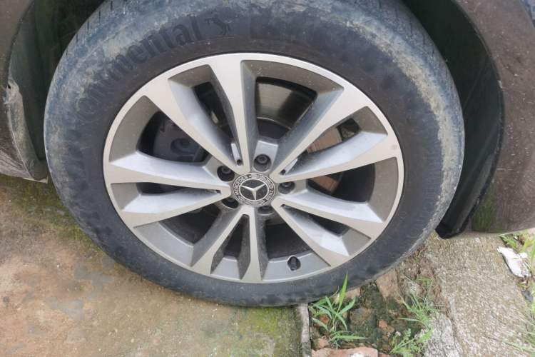 Used Mercedes-Benz V-Class 2022 V 260 Avantgarde Edition Right Front Wheel Hub