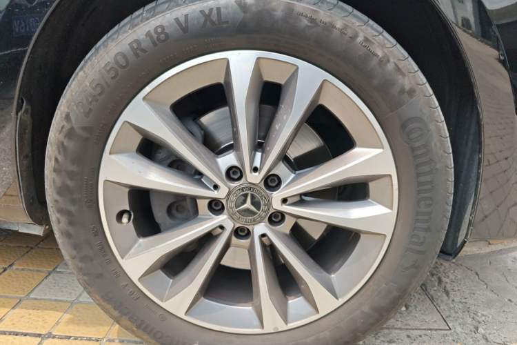 Used Mercedes-Benz V-Class 2022 V 260 Avantgarde Edition Right Front Wheel Hub