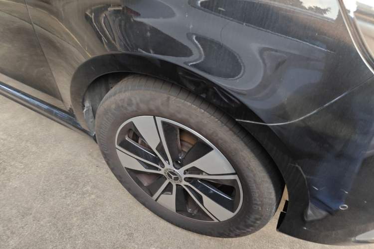 Used Mercedes-Benz V-Class 2022 V 260 Prestige Edition Right Front Wheel Hub