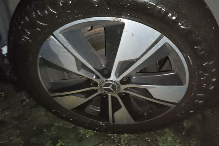 Used Mercedes-Benz V-Class 2022 V 260 L Long Wheelbase Prestige Edition Right Front Wheel Hub