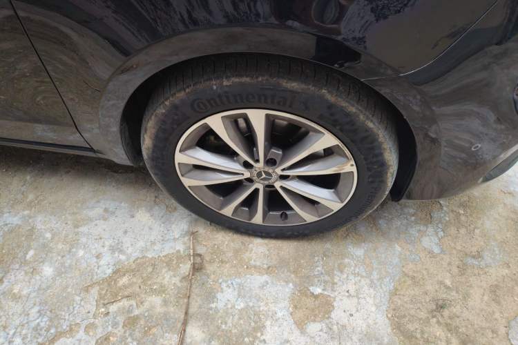 Used Mercedes-Benz V-Class 2022 V 260 Avantgarde Edition Right Front Wheel Hub