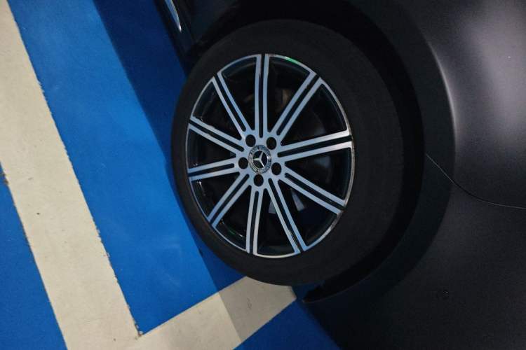 Used Mercedes-Benz V-Class 2022 V 260 L Long-wheelbase Luxury Edition Right Front Wheel Hub