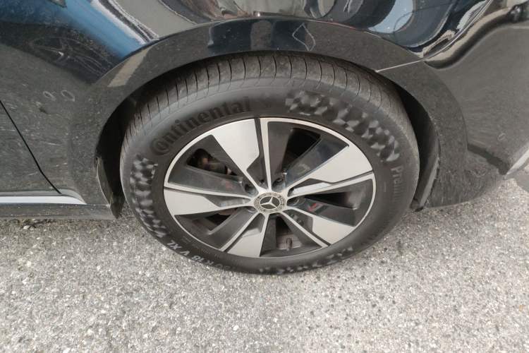 Used Mercedes-Benz V-Class 2022 V 260 Prestige Edition Right Front Wheel Hub