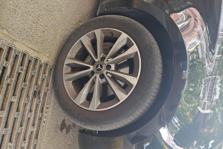 Used Mercedes-Benz V-Class 2022 V 260 Avantgarde Edition Right Front Wheel Hub