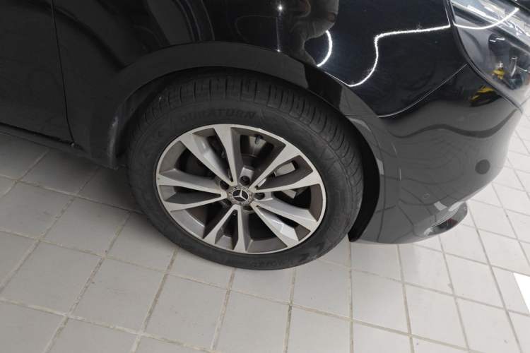 Used Mercedes-Benz V-Class 2022 V 260 Avantgarde Edition Right Front Wheel Hub