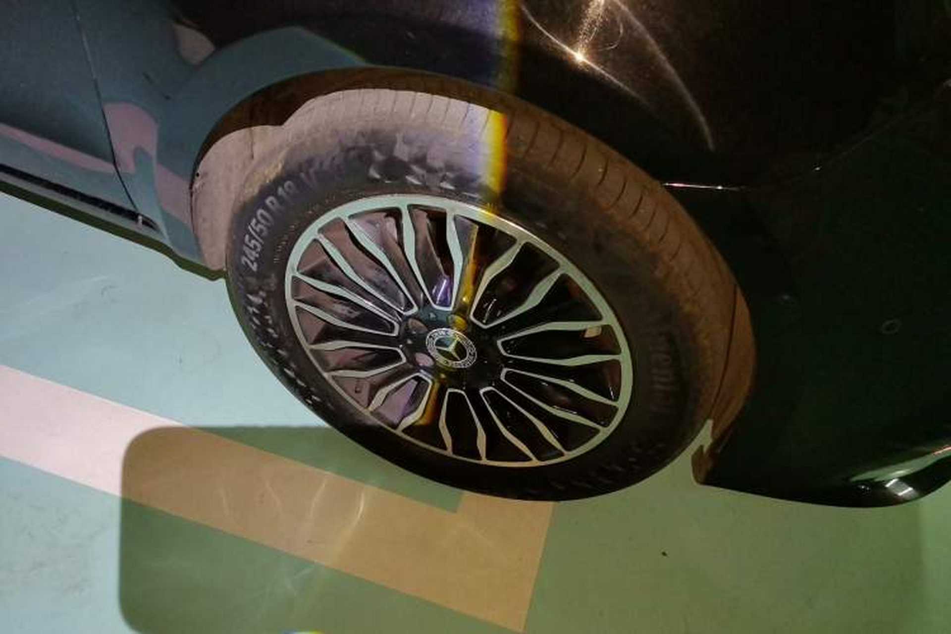 Used Mercedes-Benz V-Class  Right Front Wheel Hub