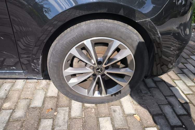 Used Mercedes-Benz V-Class 2022 V 260 Avantgarde Edition Right Front Wheel Hub