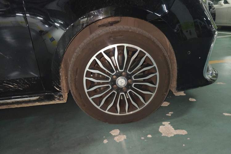 Used Mercedes-Benz V-Class  Right Front Wheel Hub