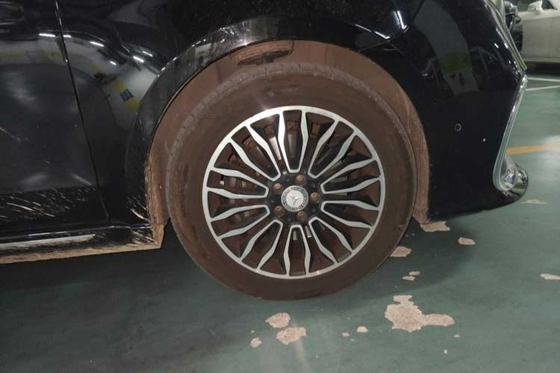 Used Mercedes-Benz V-Class  Right Front Wheel Hub