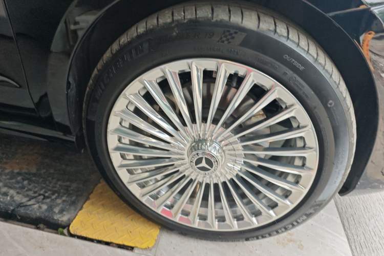 Used Mercedes-Benz V-Class 2022 V 260 L Long Wheelbase Prestige Edition Right Front Wheel Hub