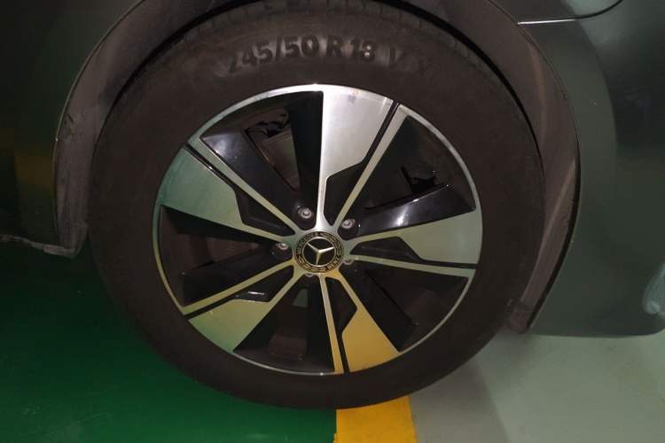 Used Mercedes-Benz V-Class 2022 V 260 L Long Wheelbase Prestige Edition Right Front Wheel Hub