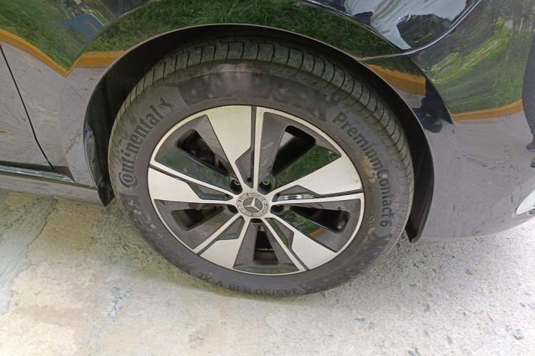 Used Mercedes-Benz V-Class 2022 V 260 Prestige Edition Right Front Wheel Hub