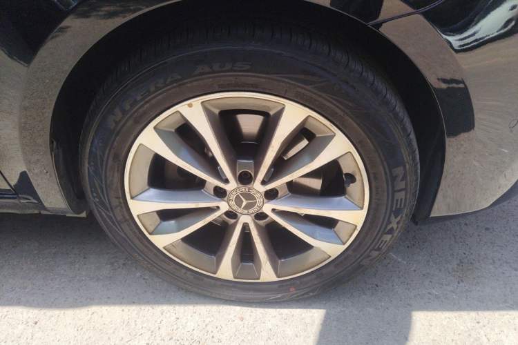 Used Mercedes-Benz V-Class 2022 V 260 Avantgarde Edition Right Front Wheel Hub