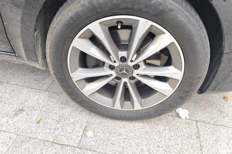 Used Mercedes-Benz V-Class 2022 V 260 Avantgarde Edition Right Front Wheel Hub