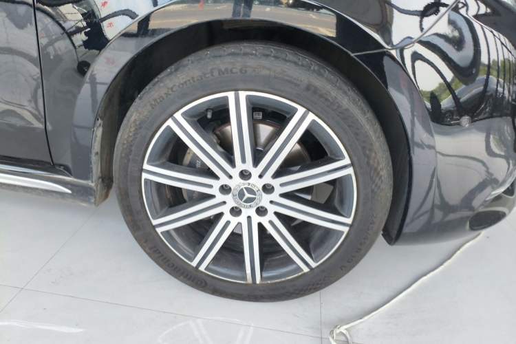 Used Mercedes-Benz V-Class 2022 V 260 L Long-wheelbase Luxury Edition Right Front Wheel Hub