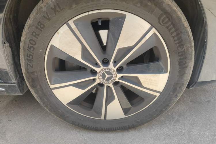 Used Mercedes-Benz V-Class 2022 V 260 Prestige Edition Right Front Wheel Hub