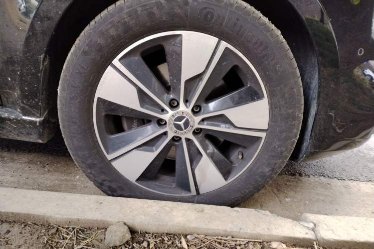 Used Mercedes-Benz V-Class 2022 V 260 L Long Wheelbase Prestige Edition Right Front Wheel Hub