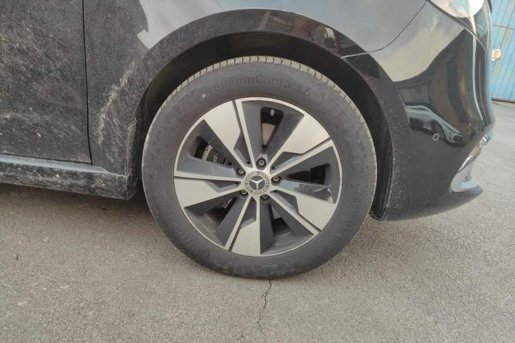 Used Mercedes-Benz V-Class 2022 V 260 Prestige Edition Right Front Wheel Hub