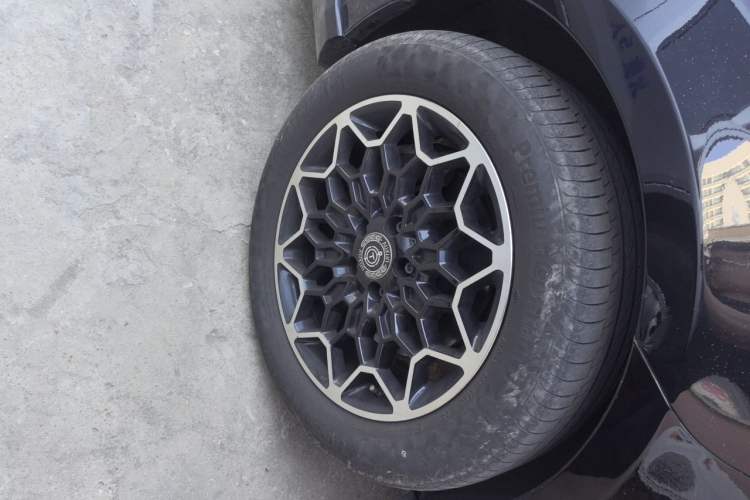 Used Mercedes-Benz V-Class 2022 V 260 L Long Wheelbase Prestige Edition Right Front Wheel Hub