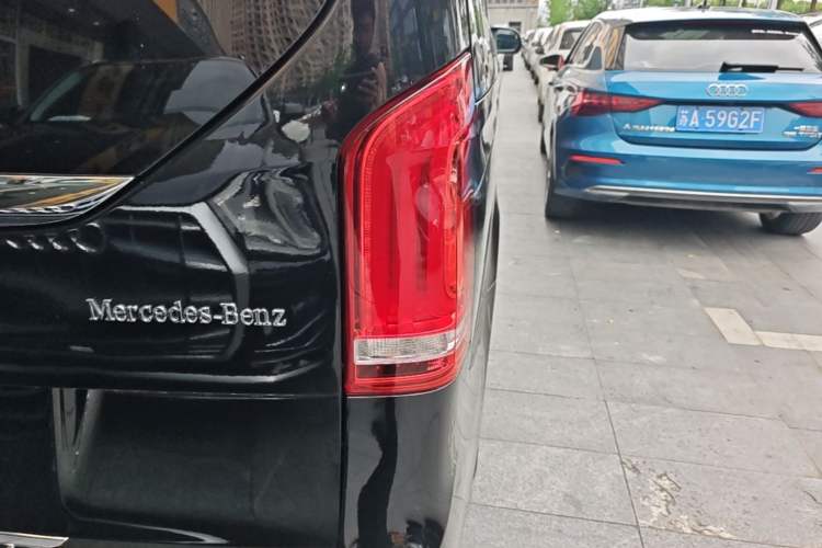 Used Mercedes-Benz V-Class 2022 V 260 L Long-wheelbase Luxury Edition Right Rear Taillight