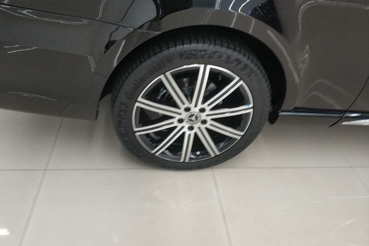 Used Mercedes-Benz V-Class 2022 V 260 L Long-wheelbase Luxury Edition Right Rear Wheel Hub