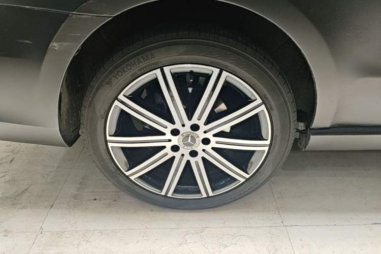 Used Mercedes-Benz V-Class 2022 V 260 L Long-wheelbase Luxury Edition Right Rear Wheel Hub
