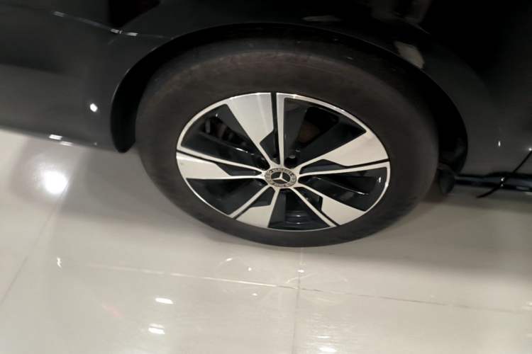 Used Mercedes-Benz V-Class 2022 V 260 Prestige Edition Right Rear Wheel Hub