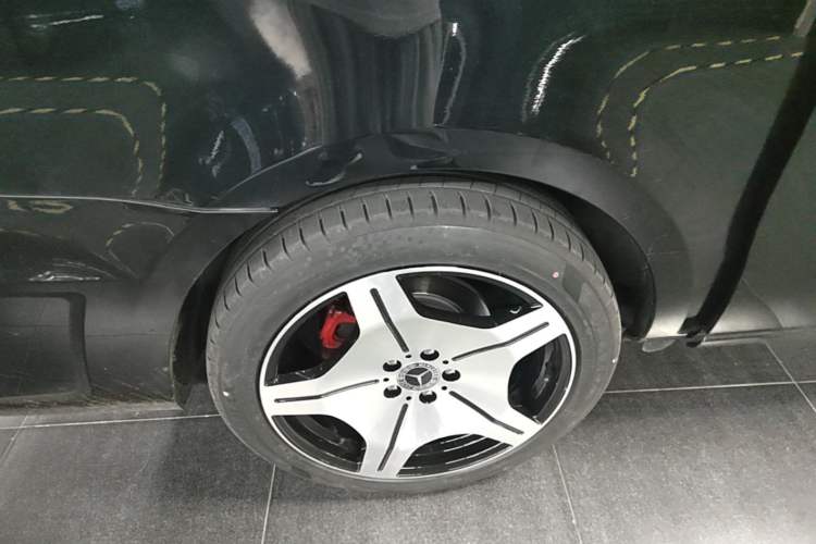 Used Mercedes-Benz V-Class 2022 V 260 Avantgarde Edition Right Rear Wheel Hub