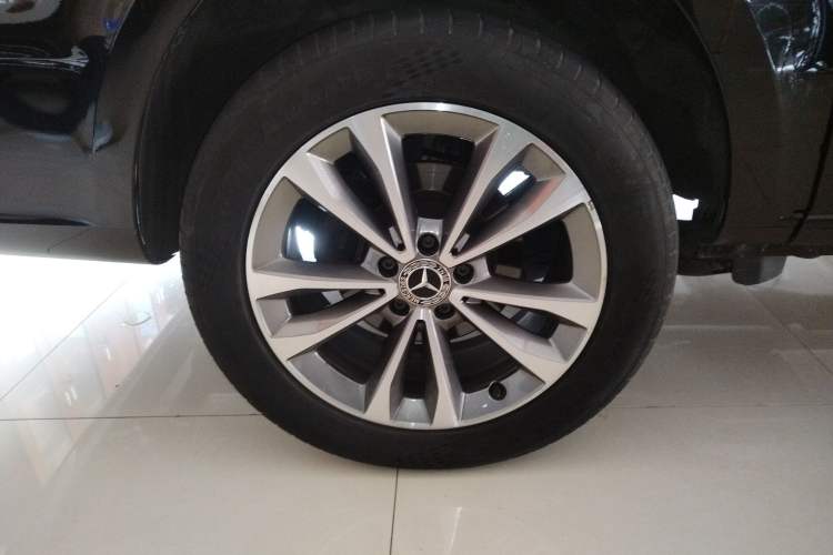 Used Mercedes-Benz V-Class 2022 V 260 Avantgarde Edition Right Rear Wheel Hub