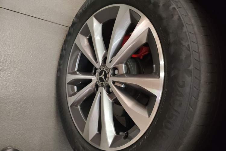 Used Mercedes-Benz V-Class 2022 V 260 Avantgarde Edition Right Rear Wheel Hub