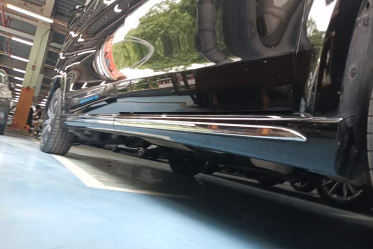 Used Mercedes-Benz V-Class 2022 V 260 L Long-wheelbase Luxury Edition Right Side Sill
