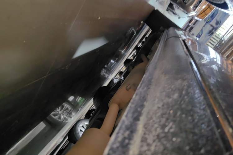 Used Mercedes-Benz V-Class 2022 V 260 Avantgarde Edition Right Side Sill