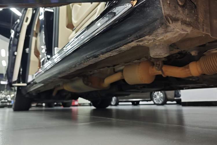 Used Mercedes-Benz V-Class 2022 V 260 L Long-wheelbase Luxury Edition Right Side Sill