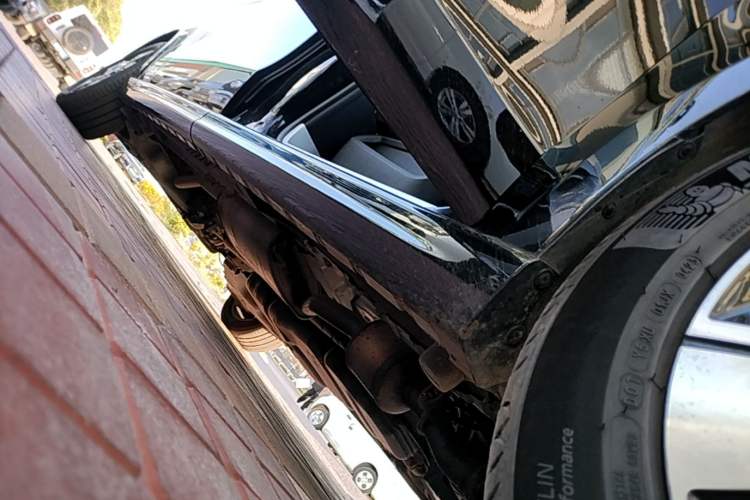 Used Mercedes-Benz V-Class 2022 V 260 L Long Wheelbase Prestige Edition Right Side Sill