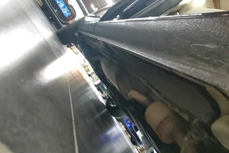 Used Mercedes-Benz V-Class 2022 V 260 Avantgarde Edition Right Side Sill