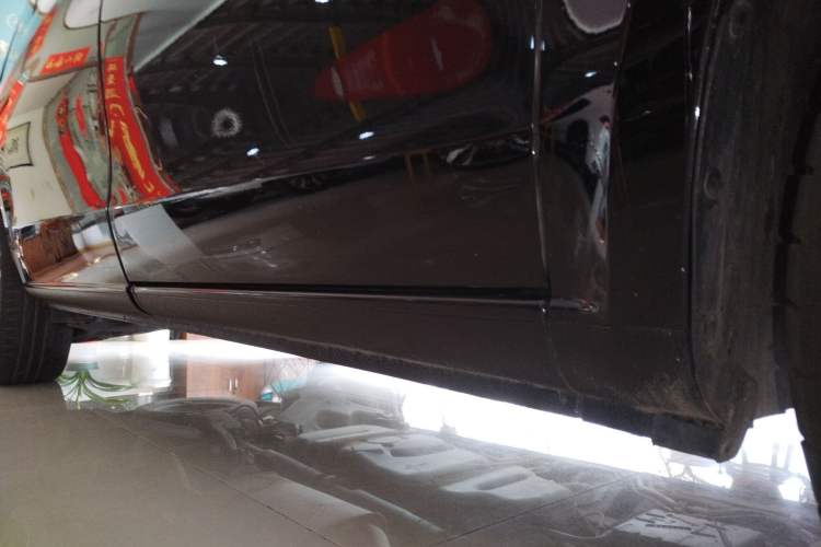 Used Mercedes-Benz V-Class 2022 V 260 Avantgarde Edition Right Side Sill