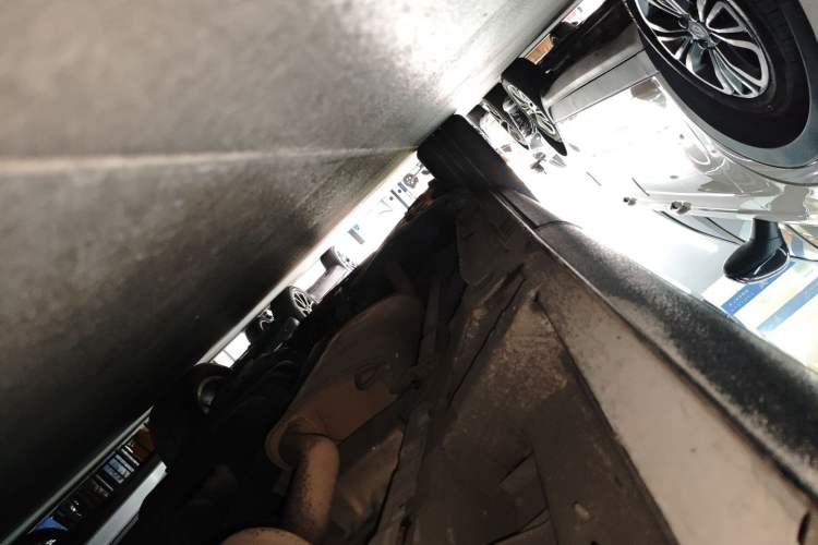 Used Mercedes-Benz V-Class 2022 V 260 Avantgarde Edition Right Side Sill