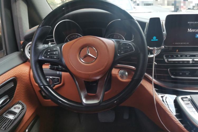 Used Mercedes-Benz V-Class 2022 V 260 Avantgarde Edition Steering Wheel