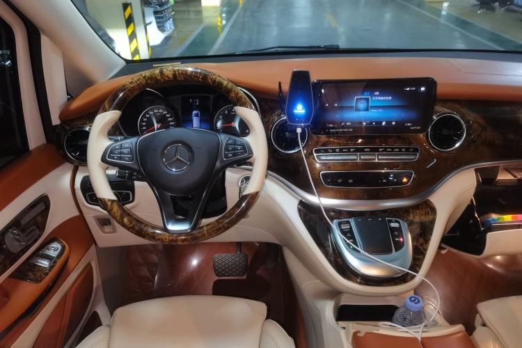 Used Mercedes-Benz V-Class 2022 V 260 Avantgarde Edition Steering Wheel